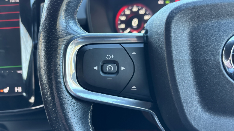 Volvo Xc40 2.0 T4 R DESIGN Pro 5dr AWD Geartronic Petrol Estate